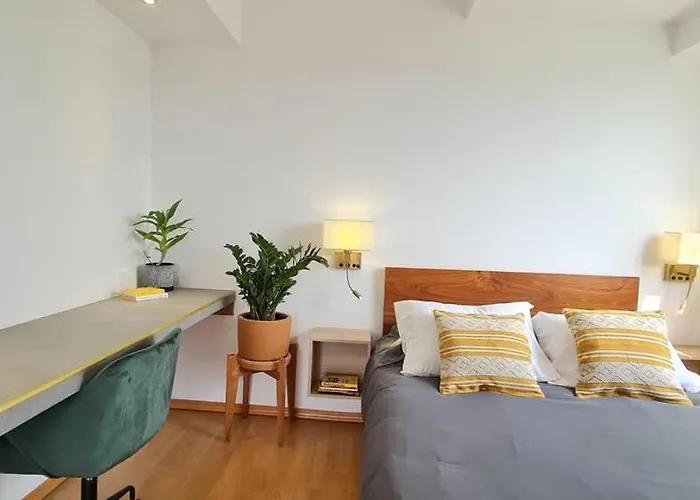 Unique & Spectacular Panoramic Views Location *
